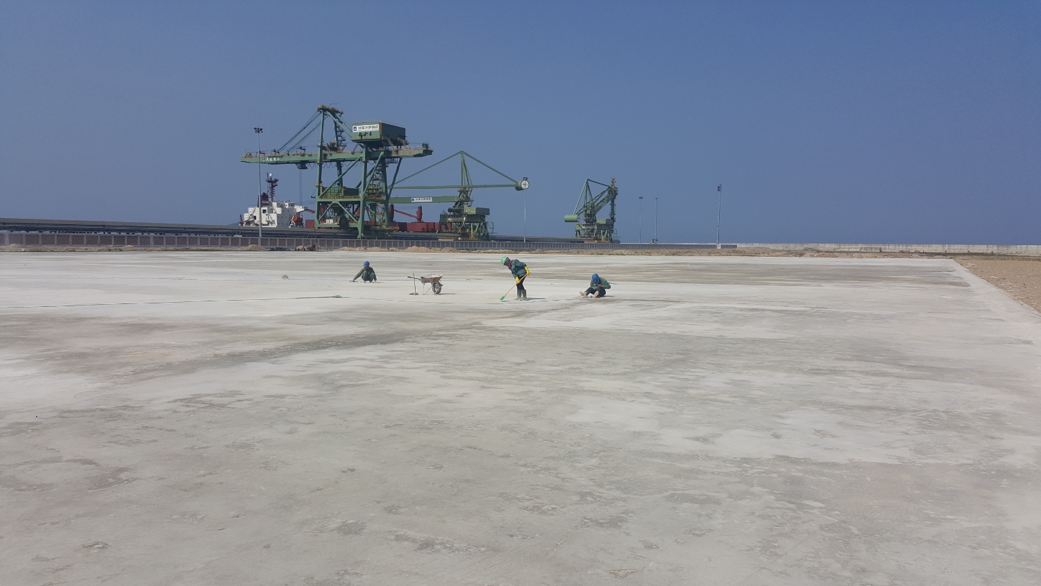 XÂY DỰNG KHU RỬA XE, NHÀ CÔNG VỤ CỦA BÃI CHỨA XỈ LÒ CAO